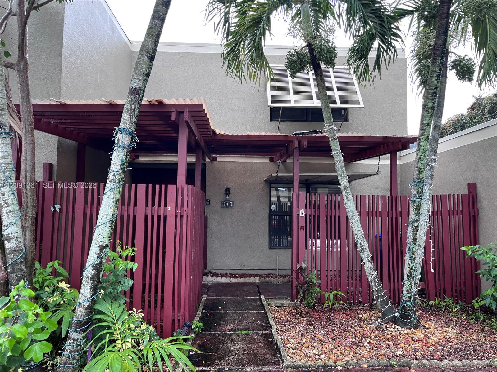 11010 Clubhouse Rd, Pembroke Pines FL 33026