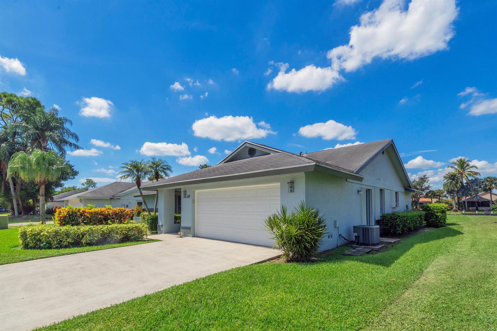 142 PARKWOOD Drive, Royal Palm Beach FL 33411 photo 4