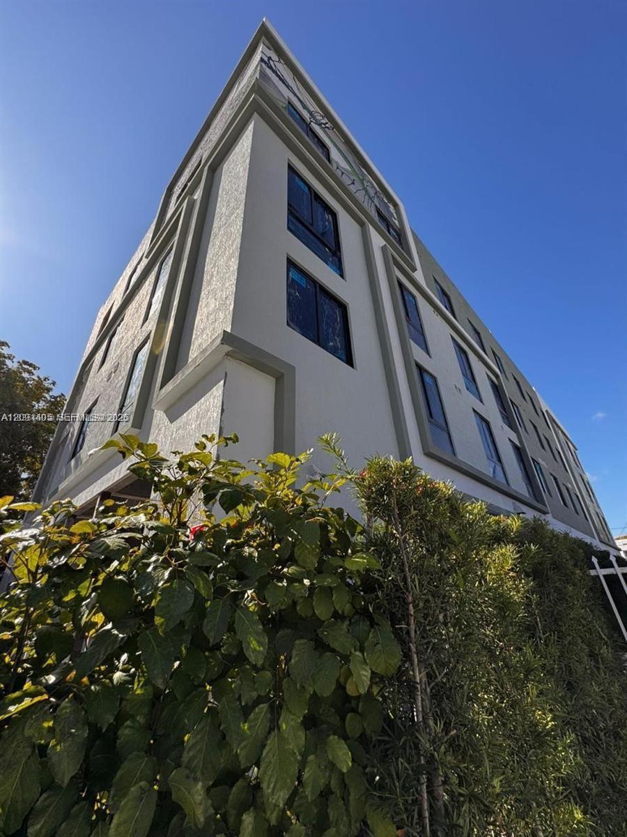 3422 NW 5th Ave # 405, Miami FL 33127