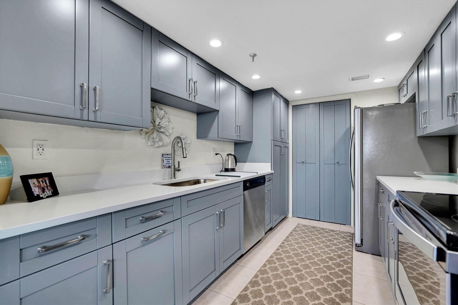 859 JEFFERY Street # 306, Boca Raton FL 33487 photo 4
