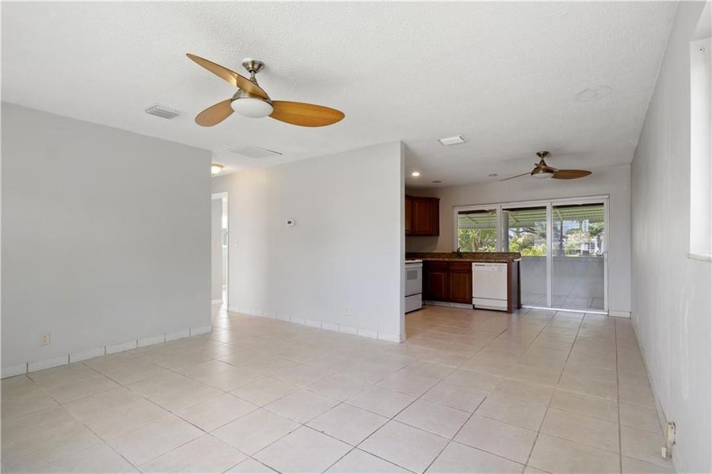 5207 NW 28TH Avenue, Tamarac FL 33309 photo 3