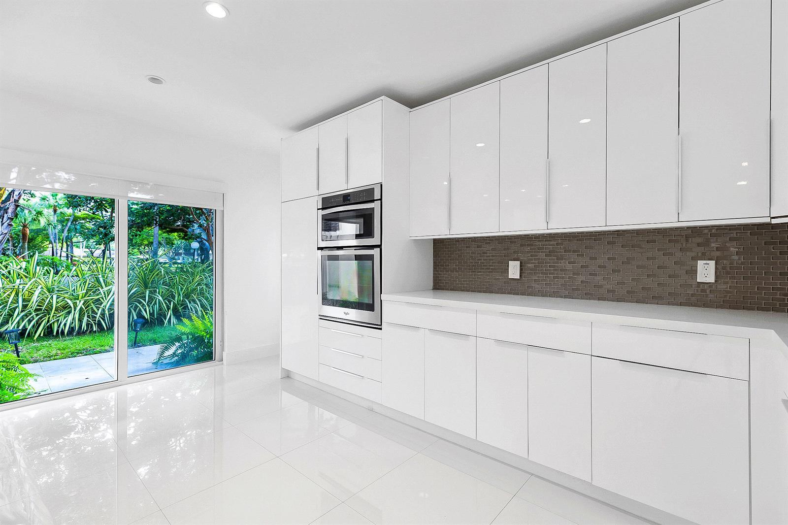 3759 Oaks Clubhouse Drive # P7, Pompano Beach FL 33069 photo 3