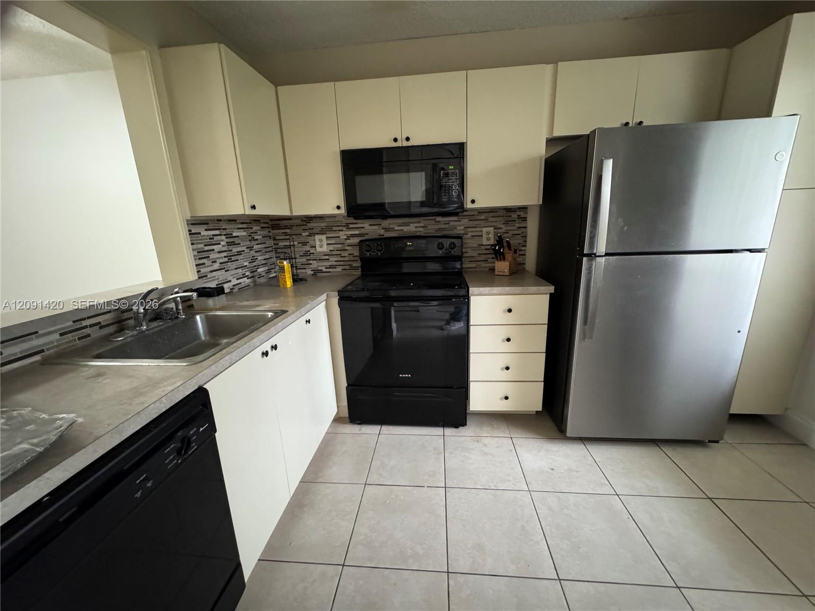 7760 NW 50th St # 107, Lauderhill FL 33351