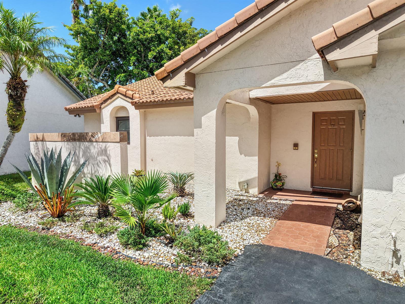 2067 Montpeliar, Weston FL 33326 photo 3
