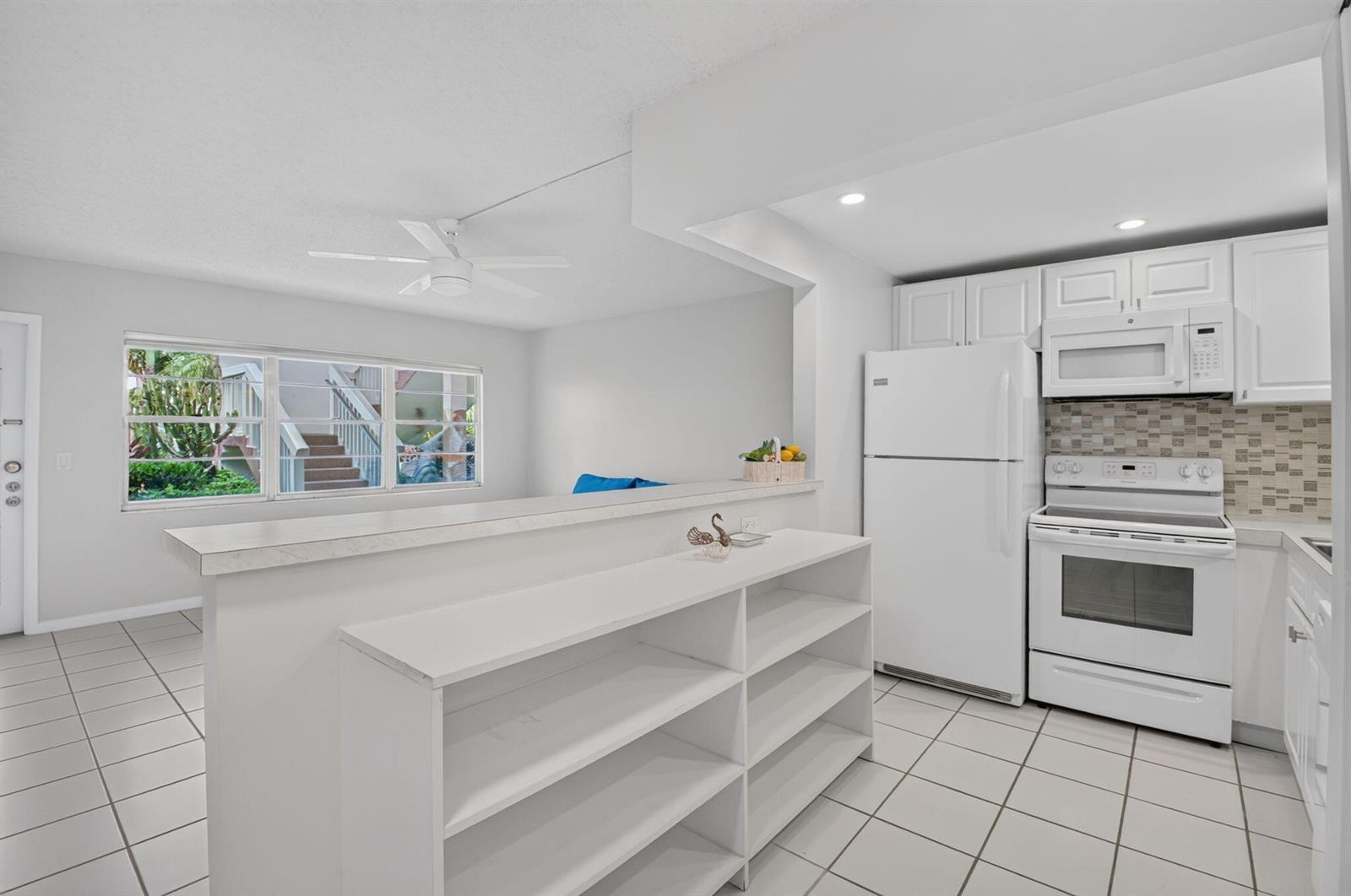 591 Fanshaw O, Boca Raton FL 33434 photo 2