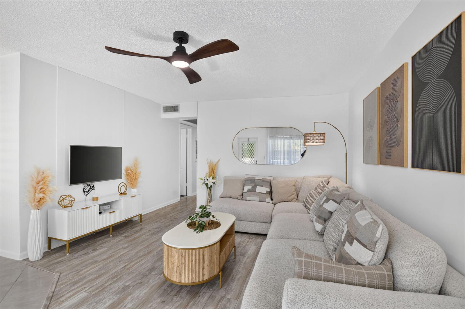 539 Durham S, Deerfield Beach FL 33442 photo 2