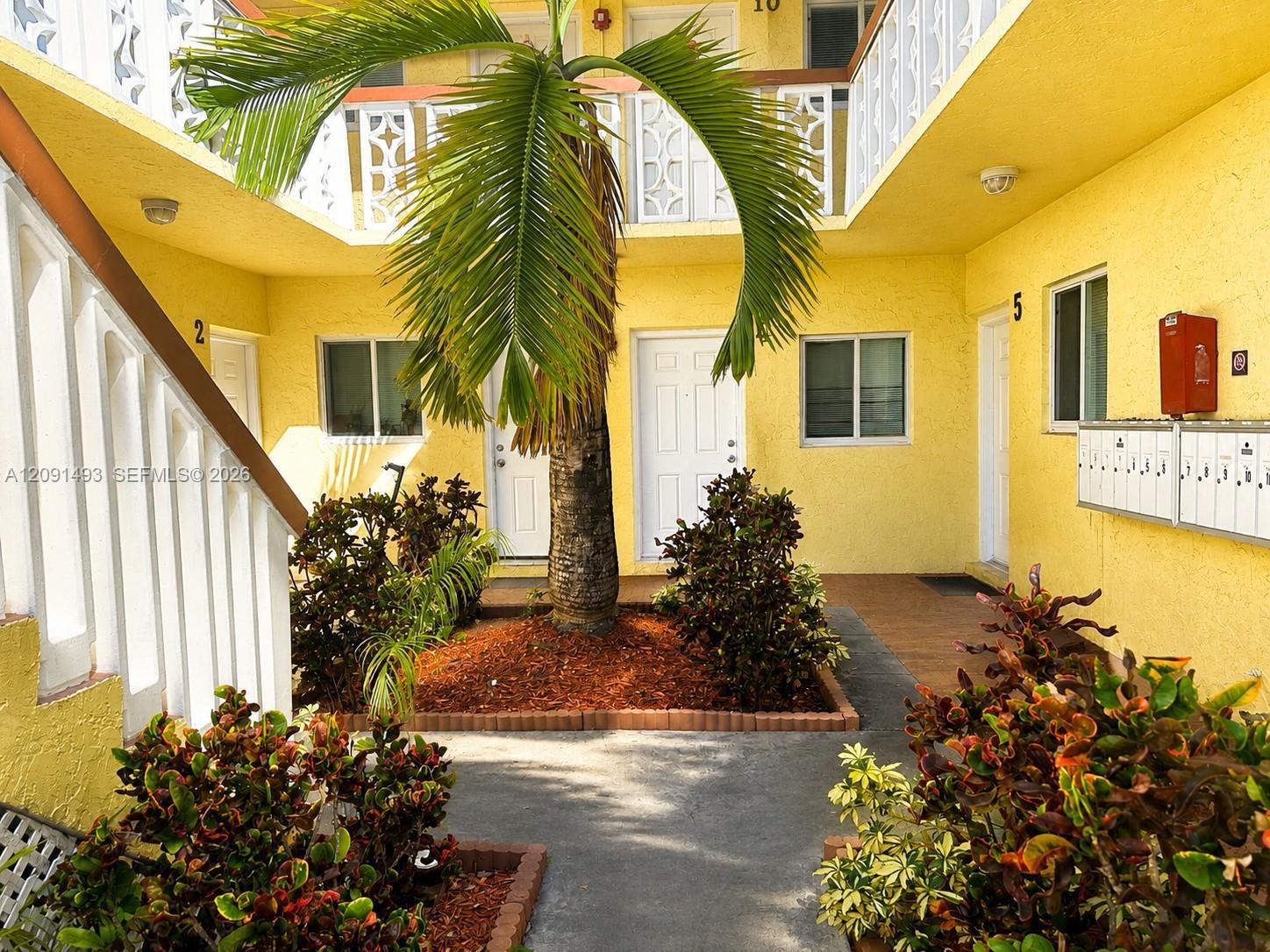 724 NE 4th St # 9, Hallandale Beach FL 33009 photo 2