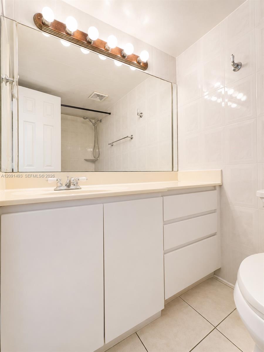 724 NE 4th St # 9, Hallandale Beach FL 33009 photo 3