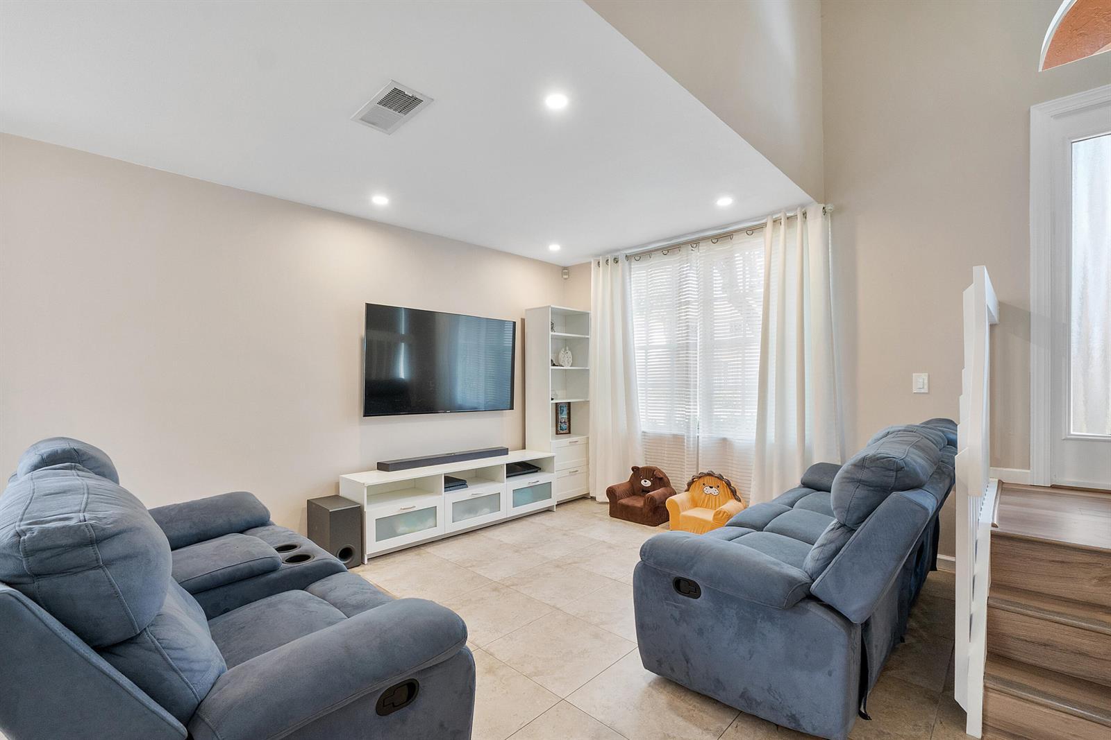 10961 NW 12th Drive, Plantation FL 33322 photo 4
