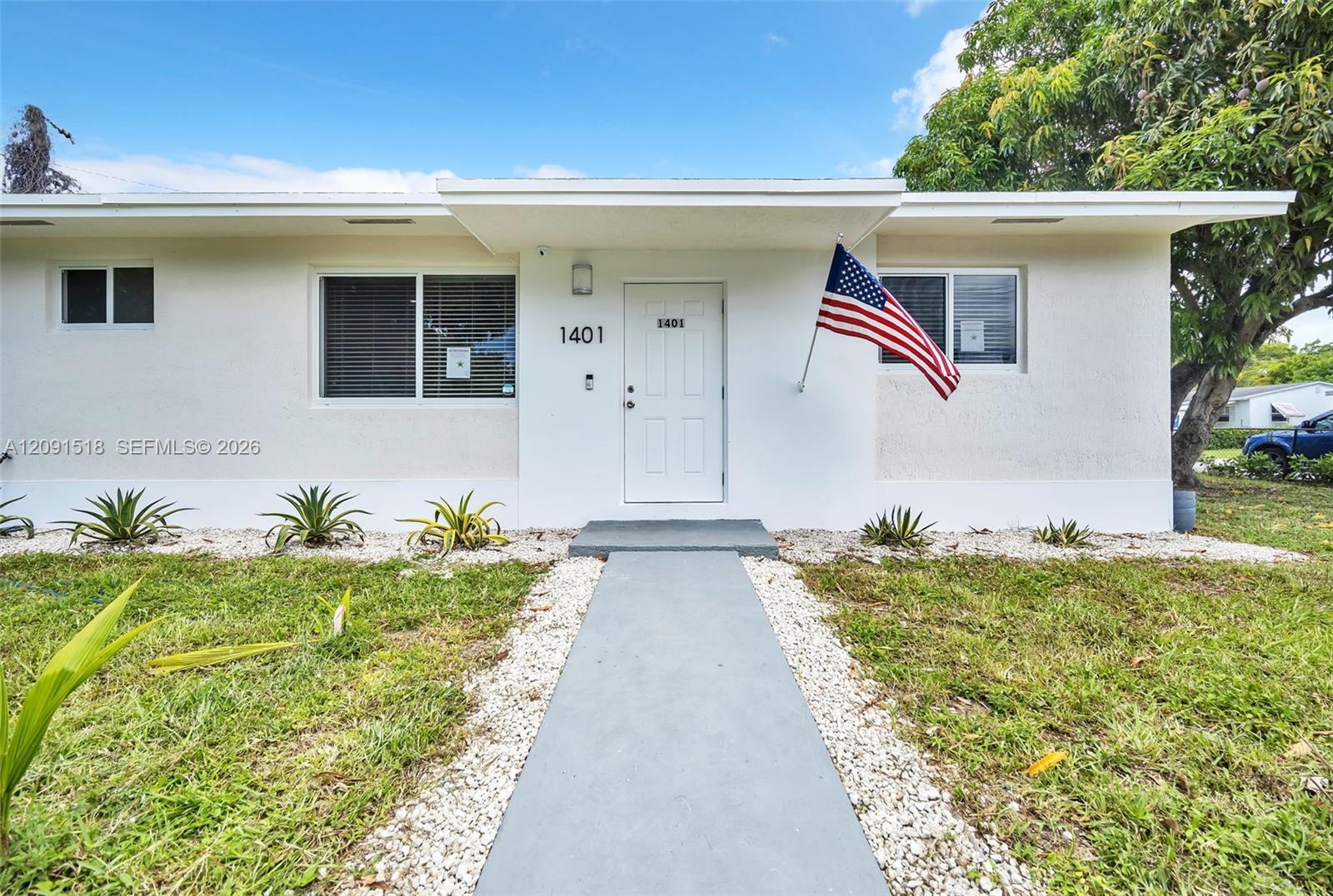 1401 NE 152nd St, North Miami Beach FL 33162 photo 2