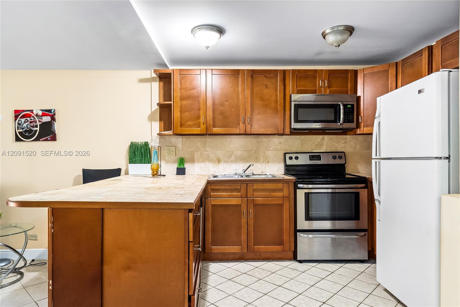 3710 Inverrary Dr # 1D, Lauderhill FL 33319 photo 2