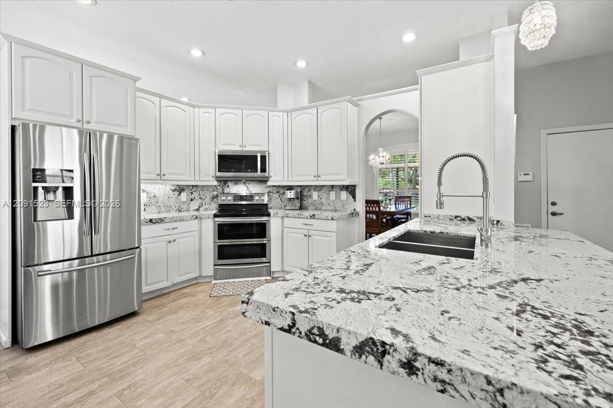 6982 Coronado Way, Pembroke Pines FL 33331 photo 4