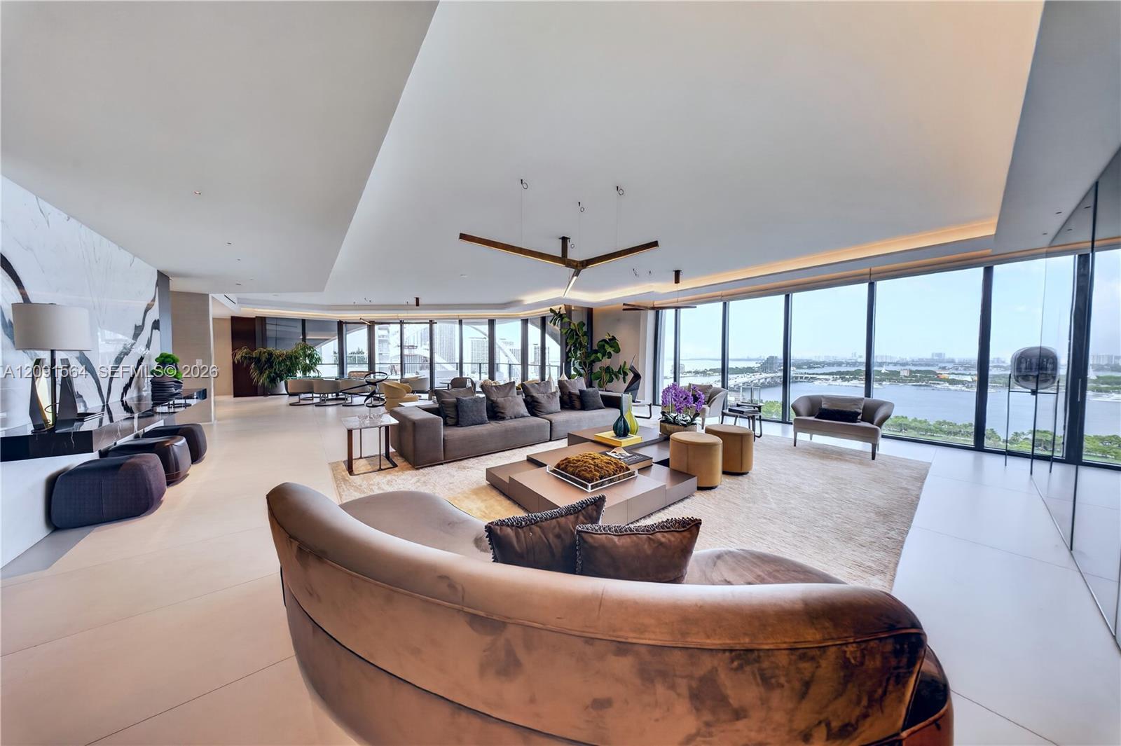 1000 NE Biscayne Blvd # 2202, Miami FL 33132 photo 2