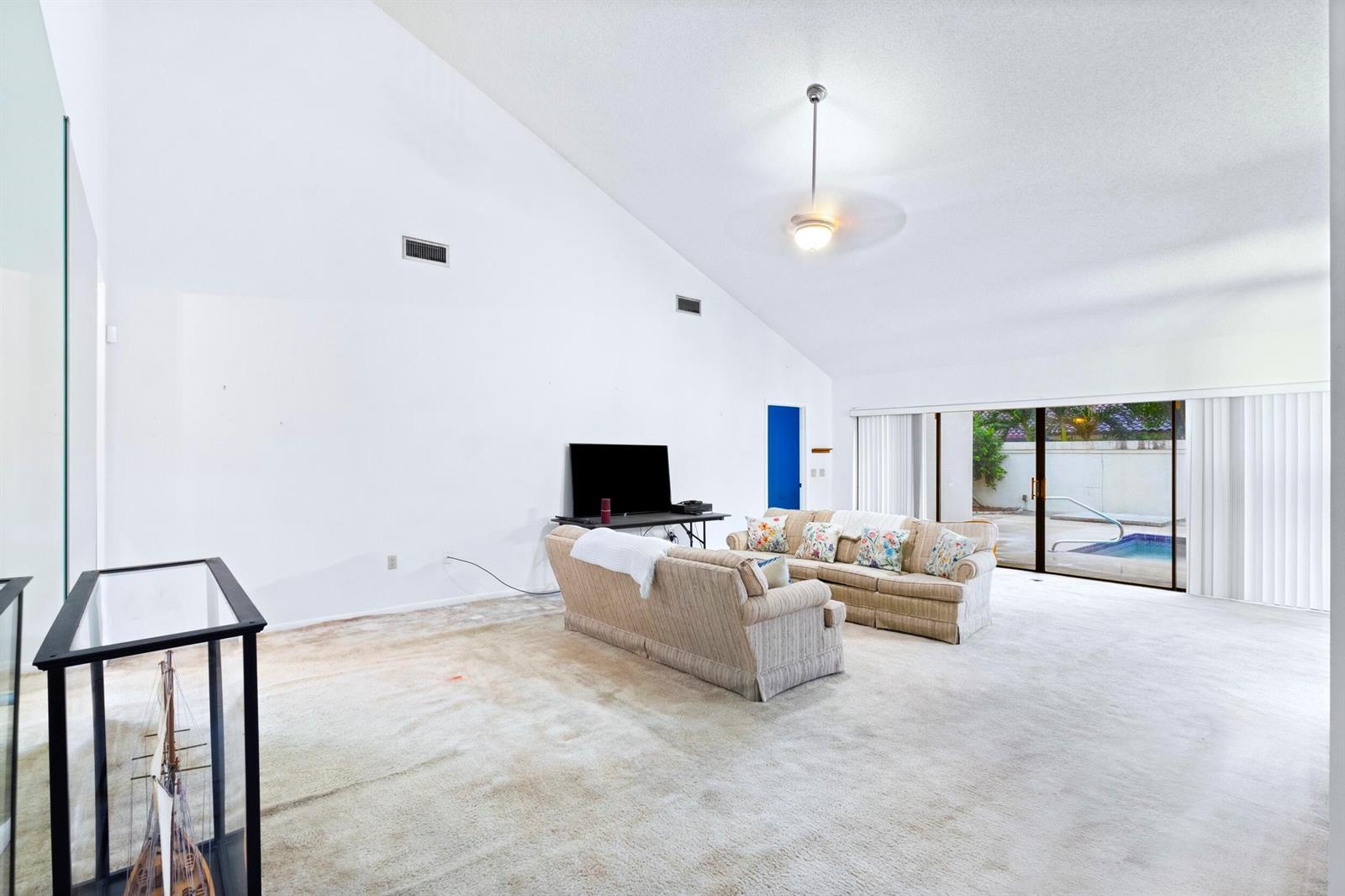 2845 DUQUESNE Circle, West Palm Beach FL 33409 photo 4