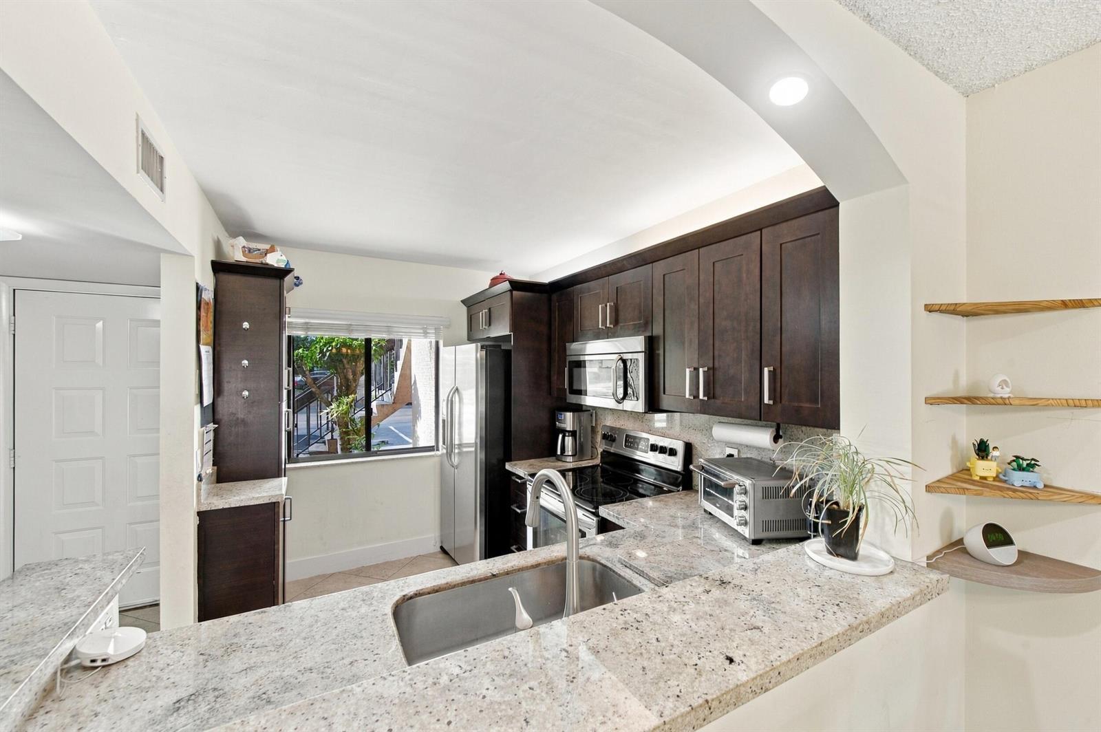 6585 Somerset Drive # 102, Boca Raton FL 33433 photo 2