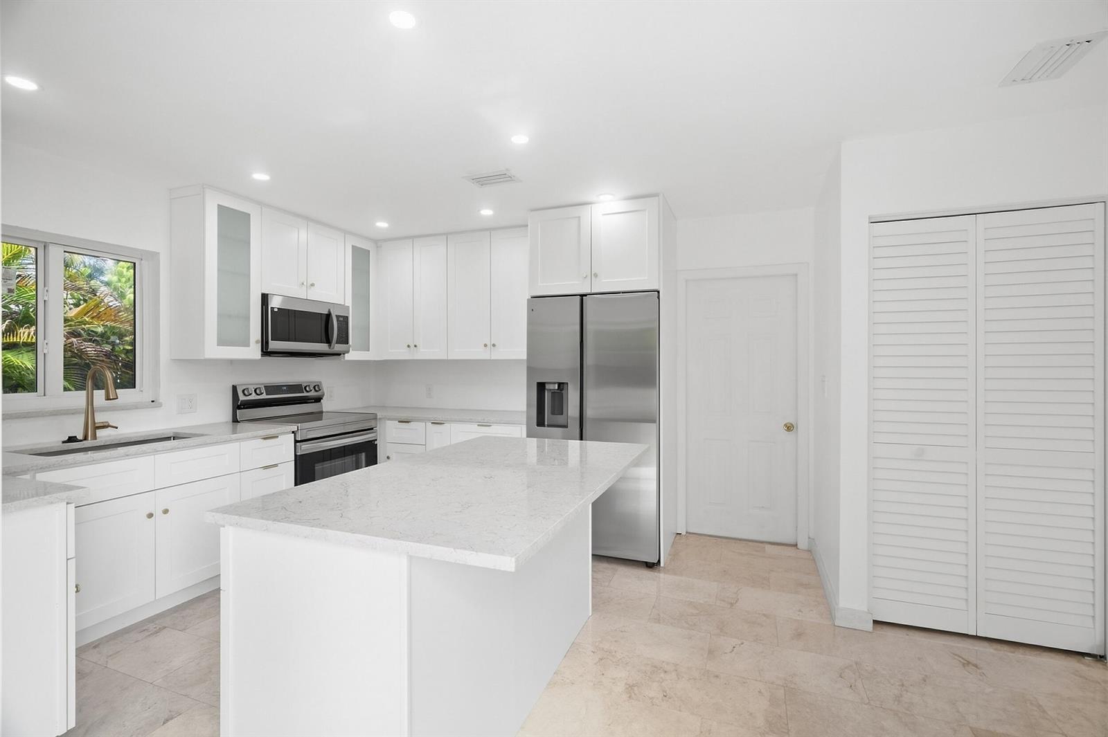 235 NW 3rd Court, Boca Raton FL 33432 photo 4