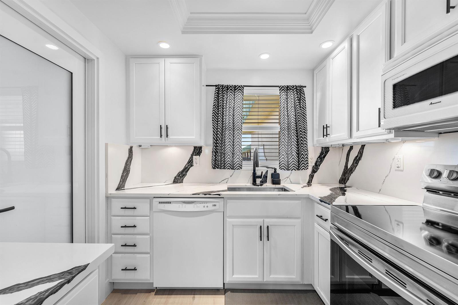 806 SE 7TH Street # 408, Deerfield Beach FL 33441 photo 2