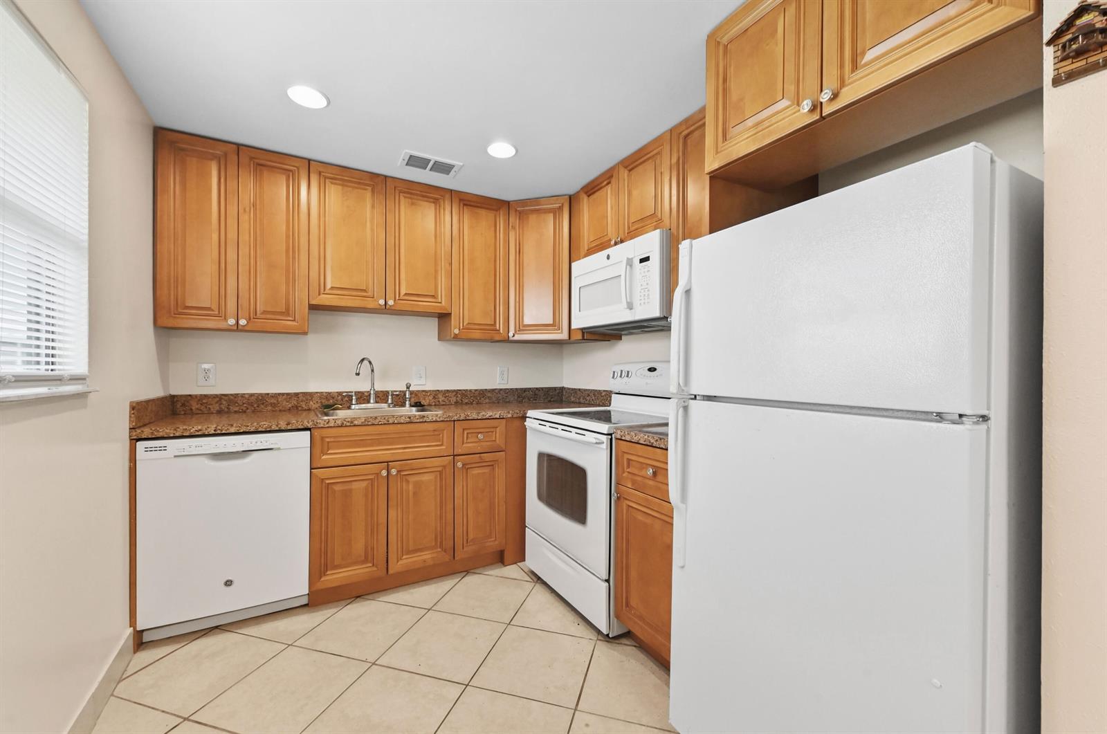525 Monaco K, Delray Beach FL 33446 photo 4