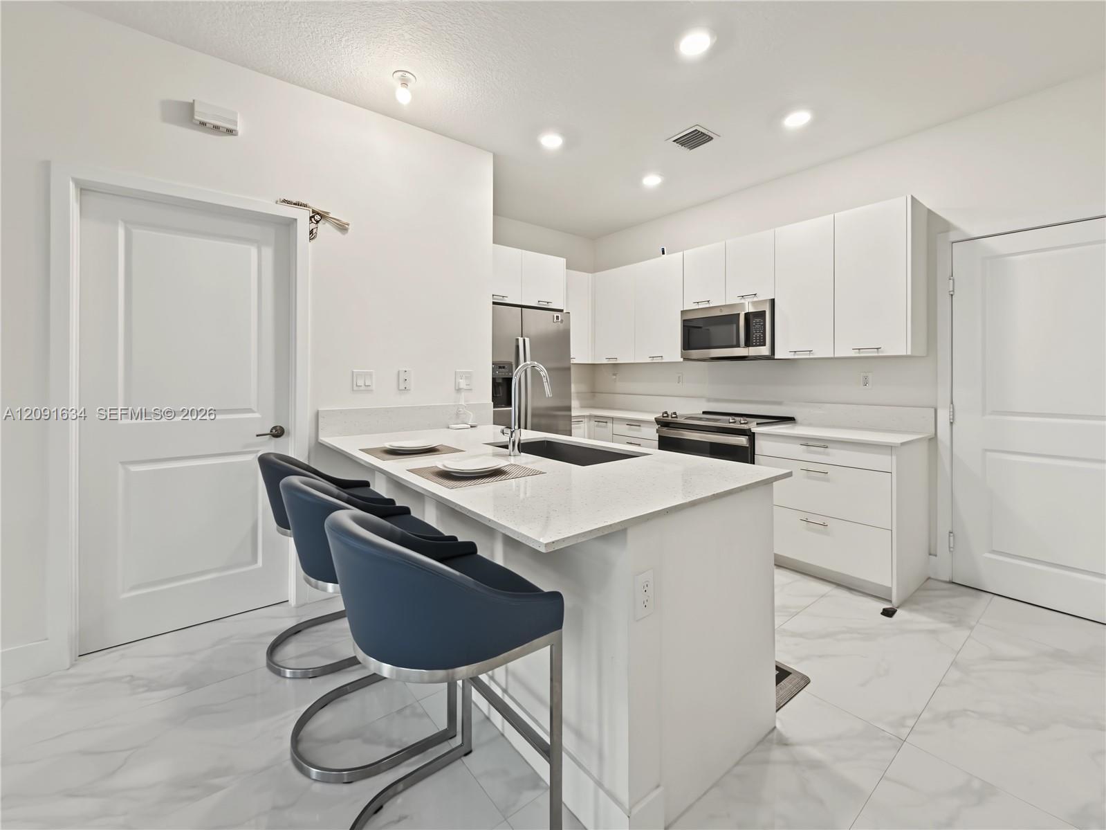 4278 NW 82nd Ave, Doral FL 33166 photo 4