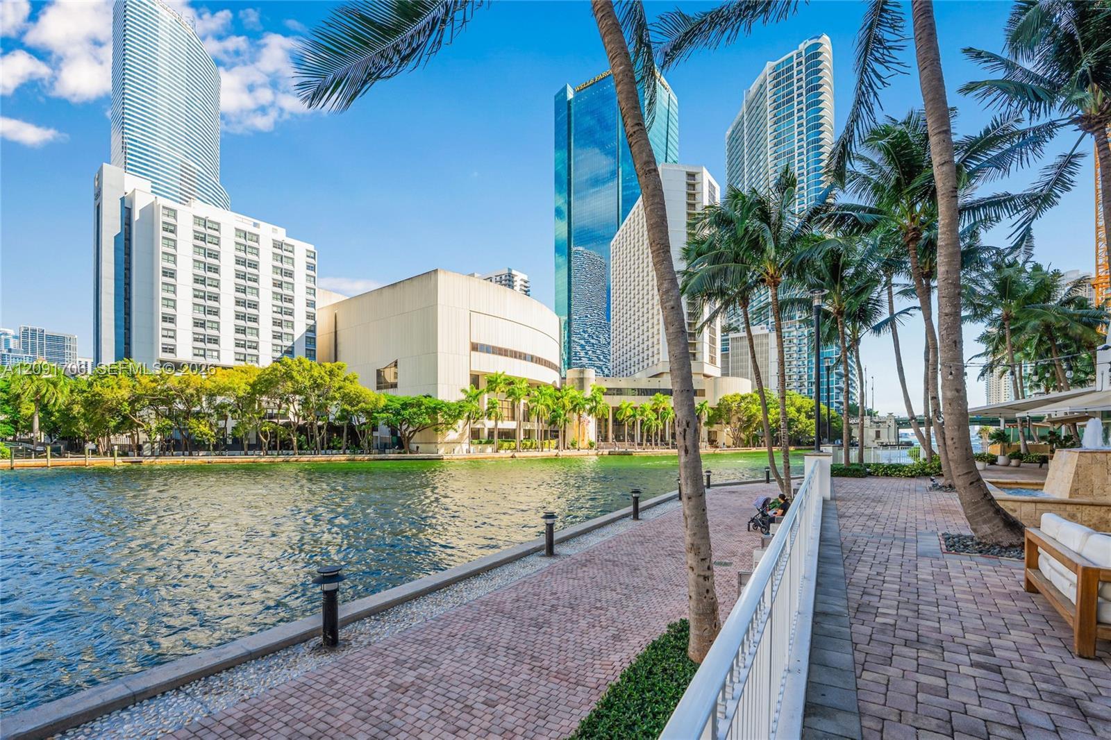 31 SE 5th St # 409, Miami FL 33131 photo 3