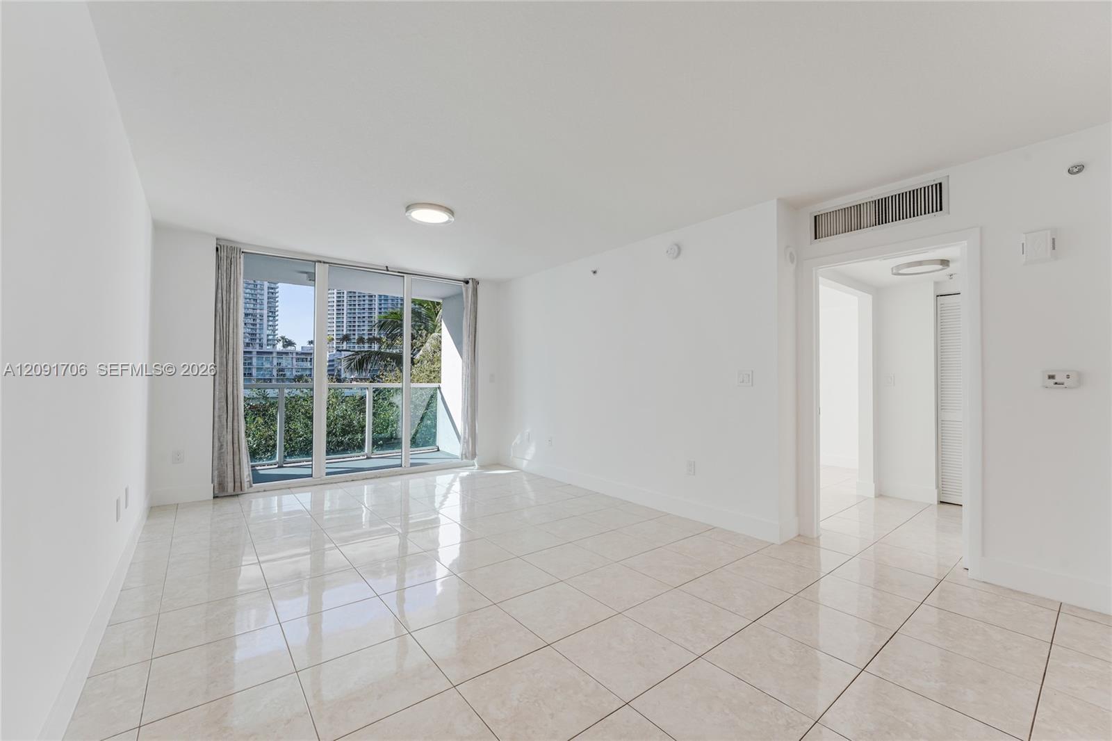 31 SE 5th St # 409, Miami FL 33131 photo 4