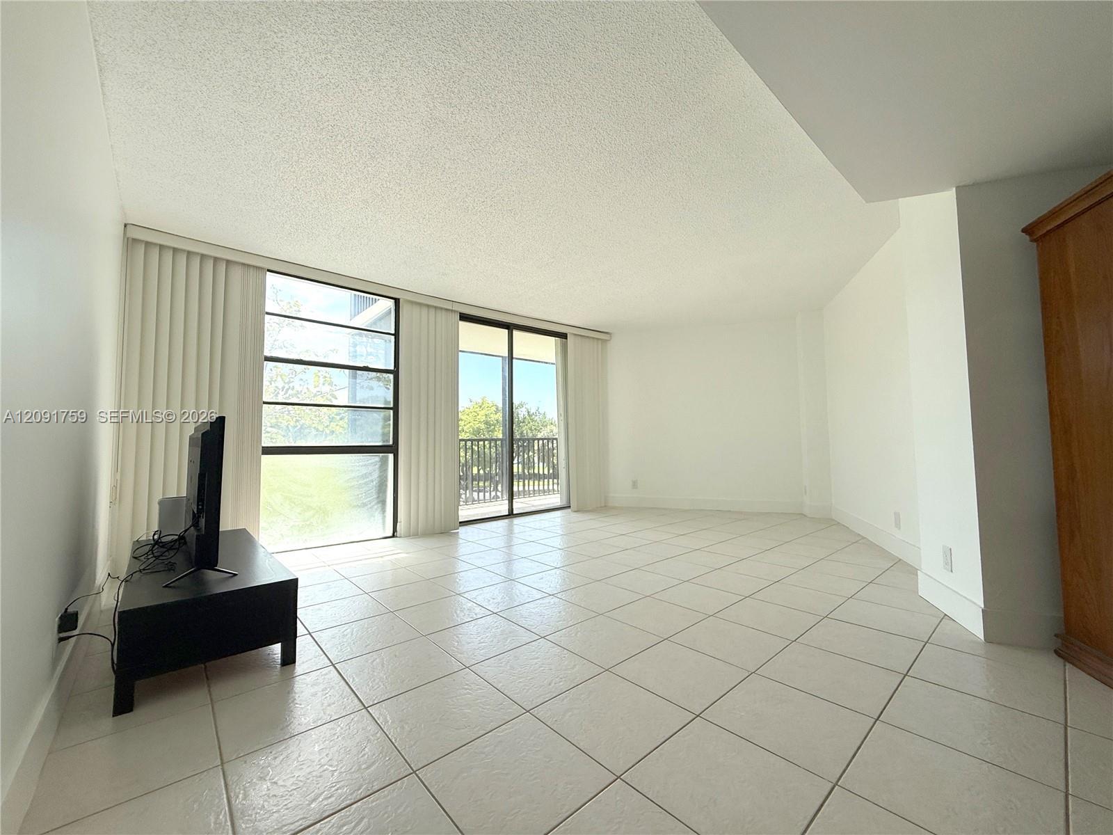 3475 N Country Club Dr # 308, Aventura FL 33180 photo 2