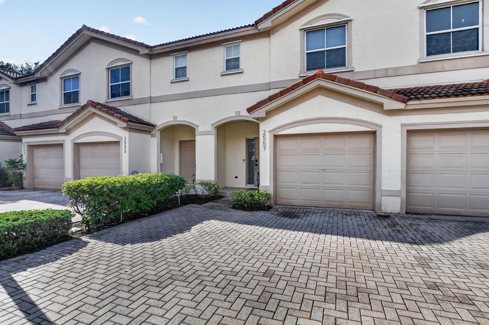 2557 Riverside Drive, Coral Springs FL 33065 photo 2