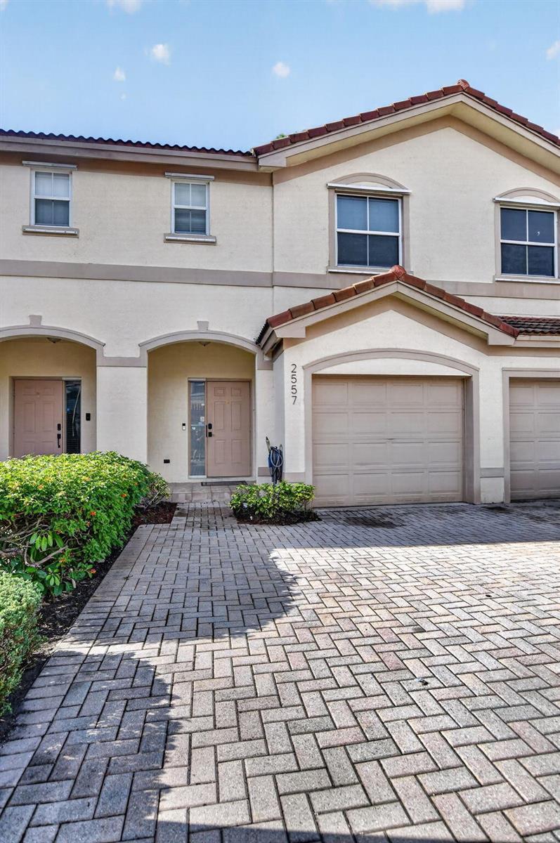 2557 Riverside Drive, Coral Springs FL 33065 photo 3