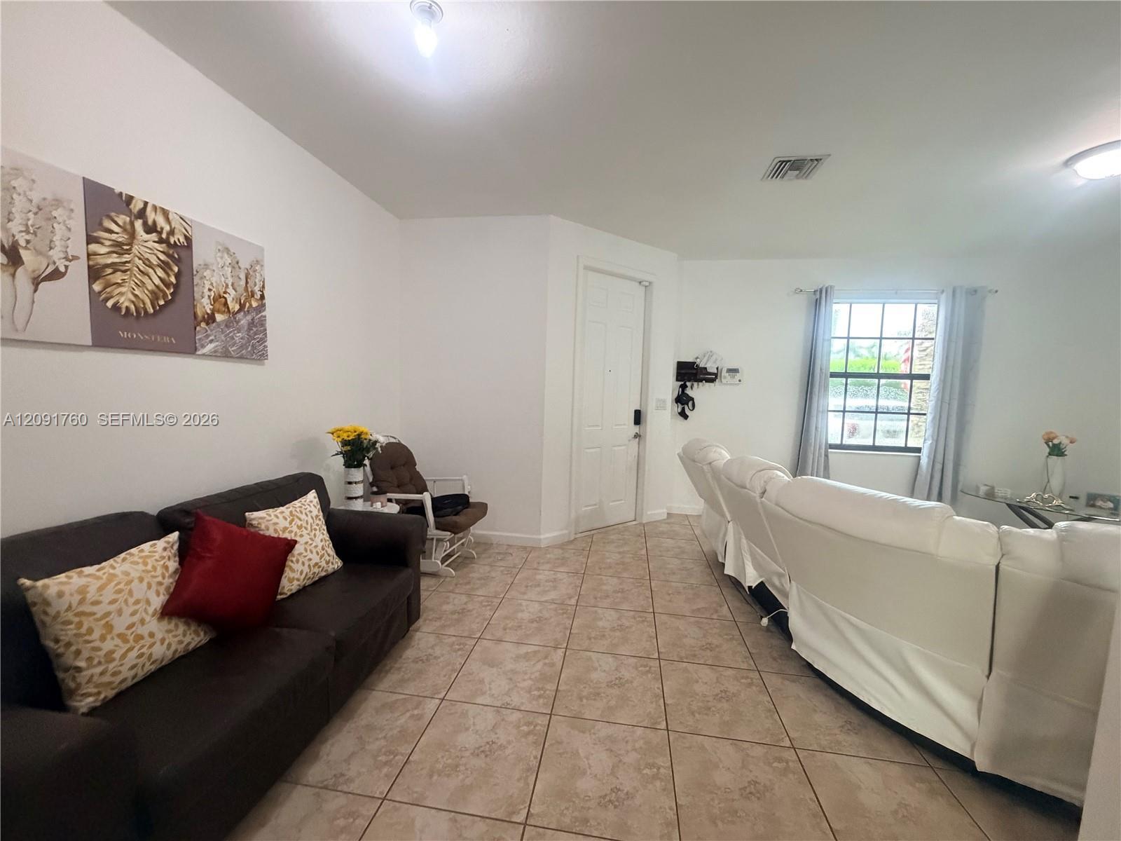648 SE 32nd Ave, Homestead FL 33033 photo 2