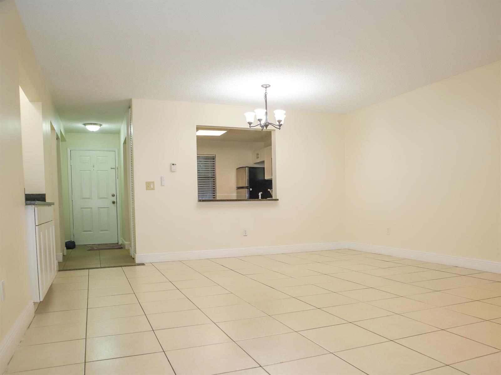 2007 W LAKEVIEW Drive W, Royal Palm Beach FL 33411 photo 3