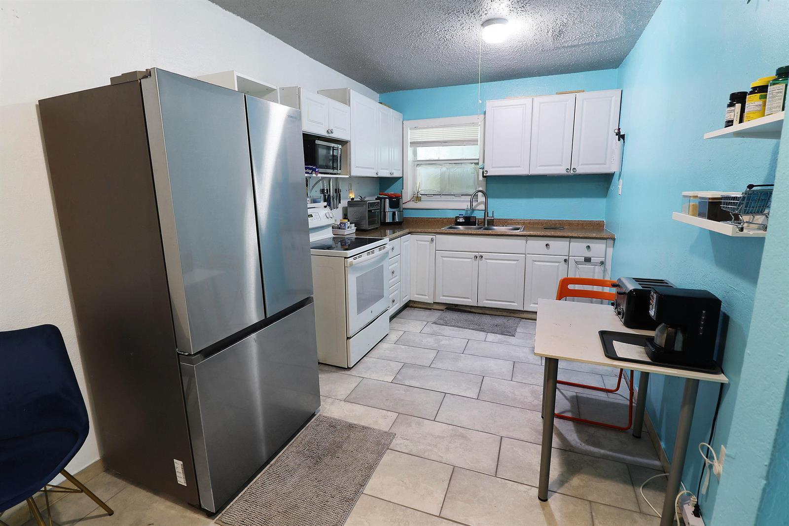 207 SW 4TH Street, Deerfield Beach FL 33441 photo 2