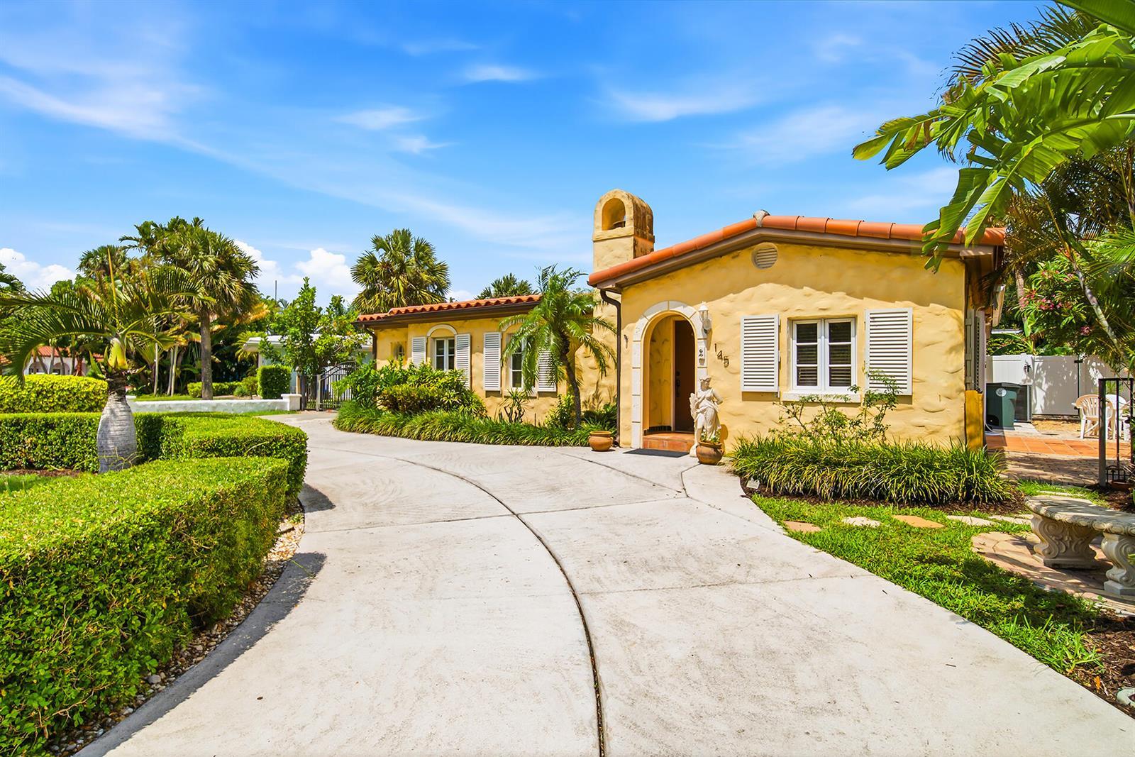 145 NE Spanish Court, Boca Raton FL 33432 photo 2