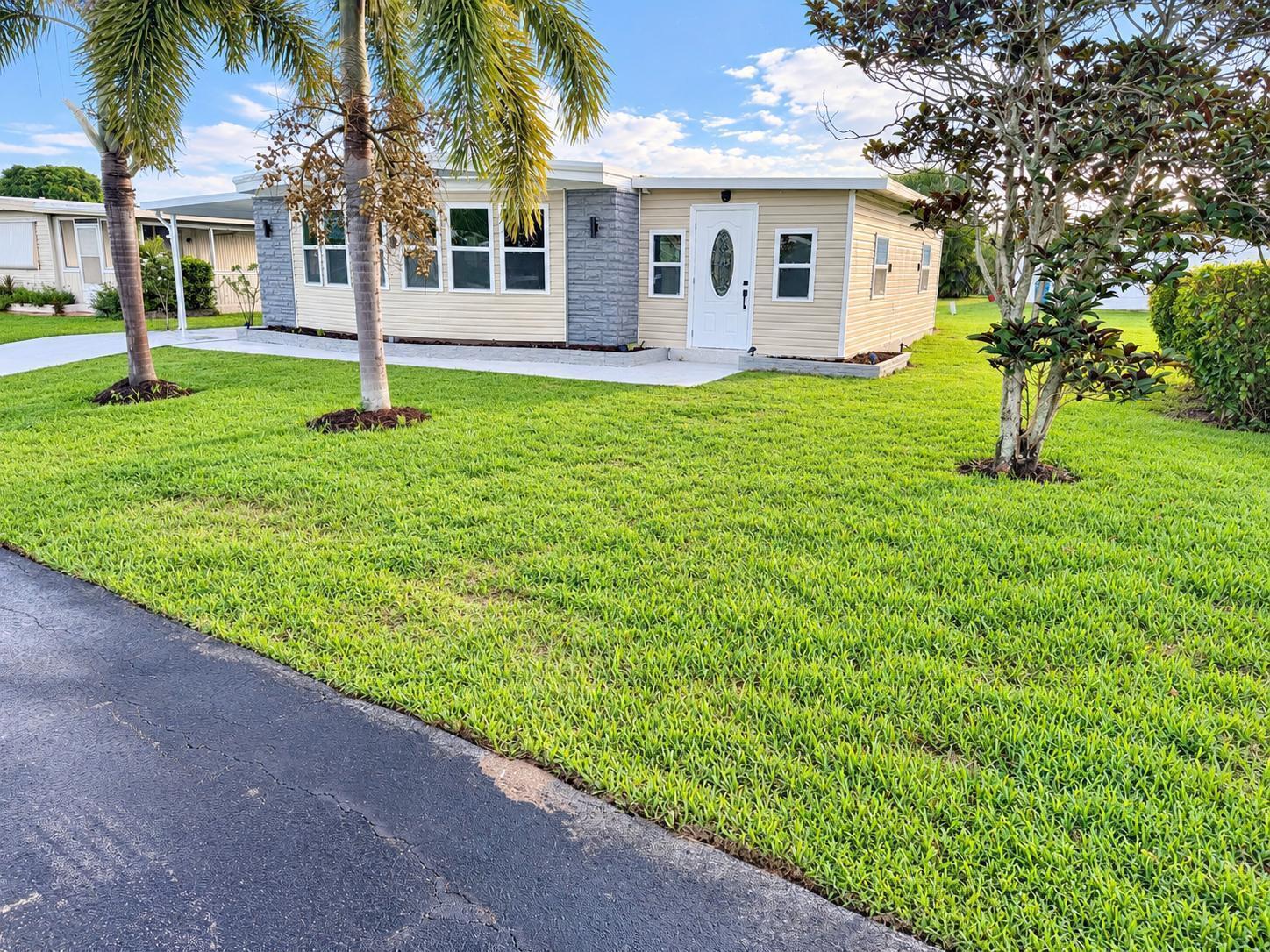 8572 Crown Drive, Boynton Beach FL 33436 photo 2