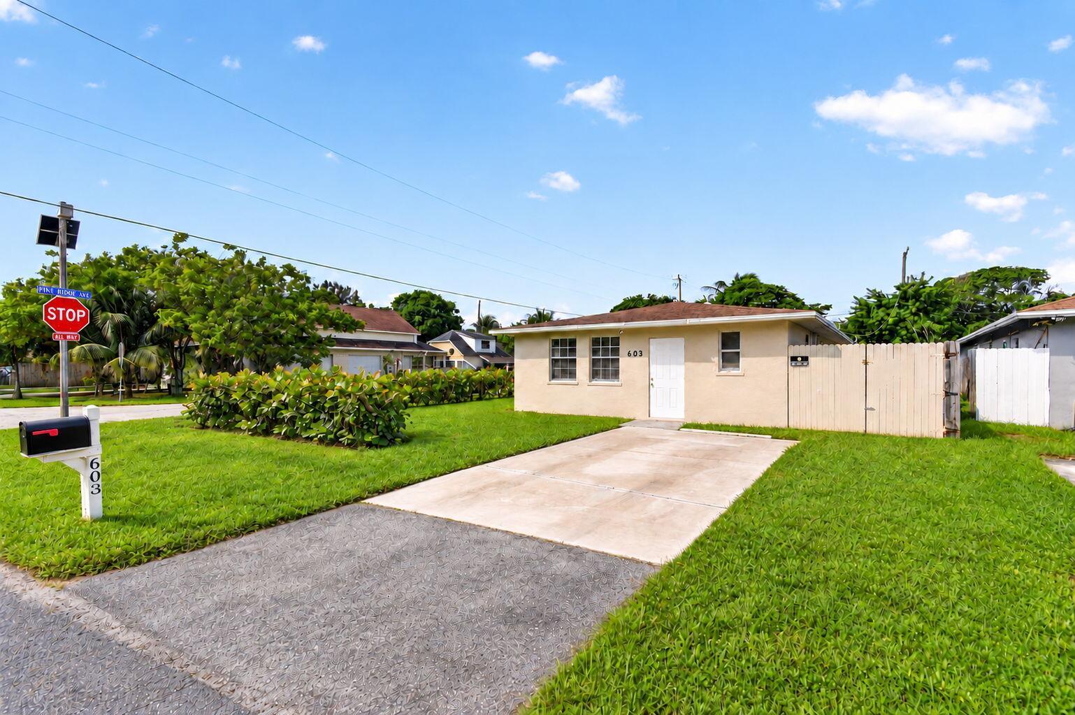 603 N Broadway, Lantana FL 33462