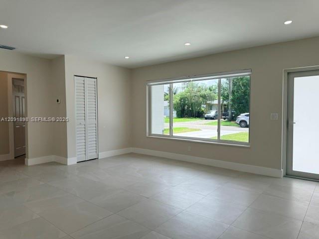 1465 NE 118th St, Miami FL 33161 photo 2