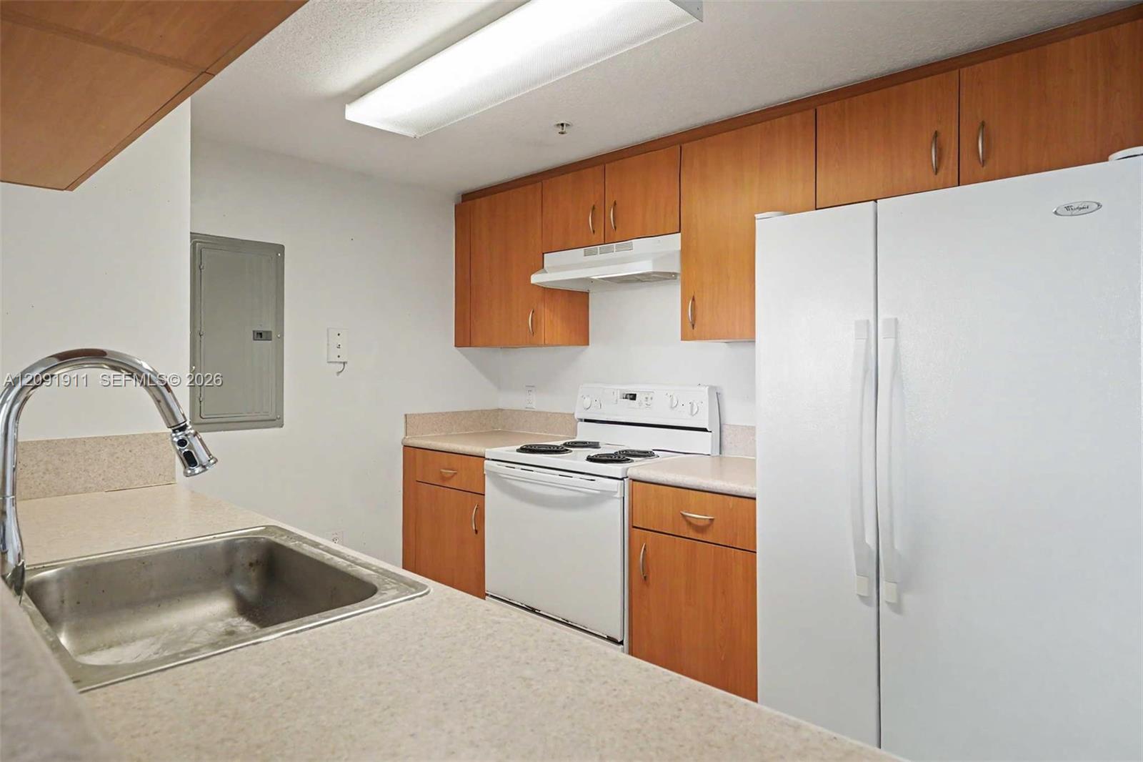 816 NW 11th St # 906, Miami FL 33136 photo 2