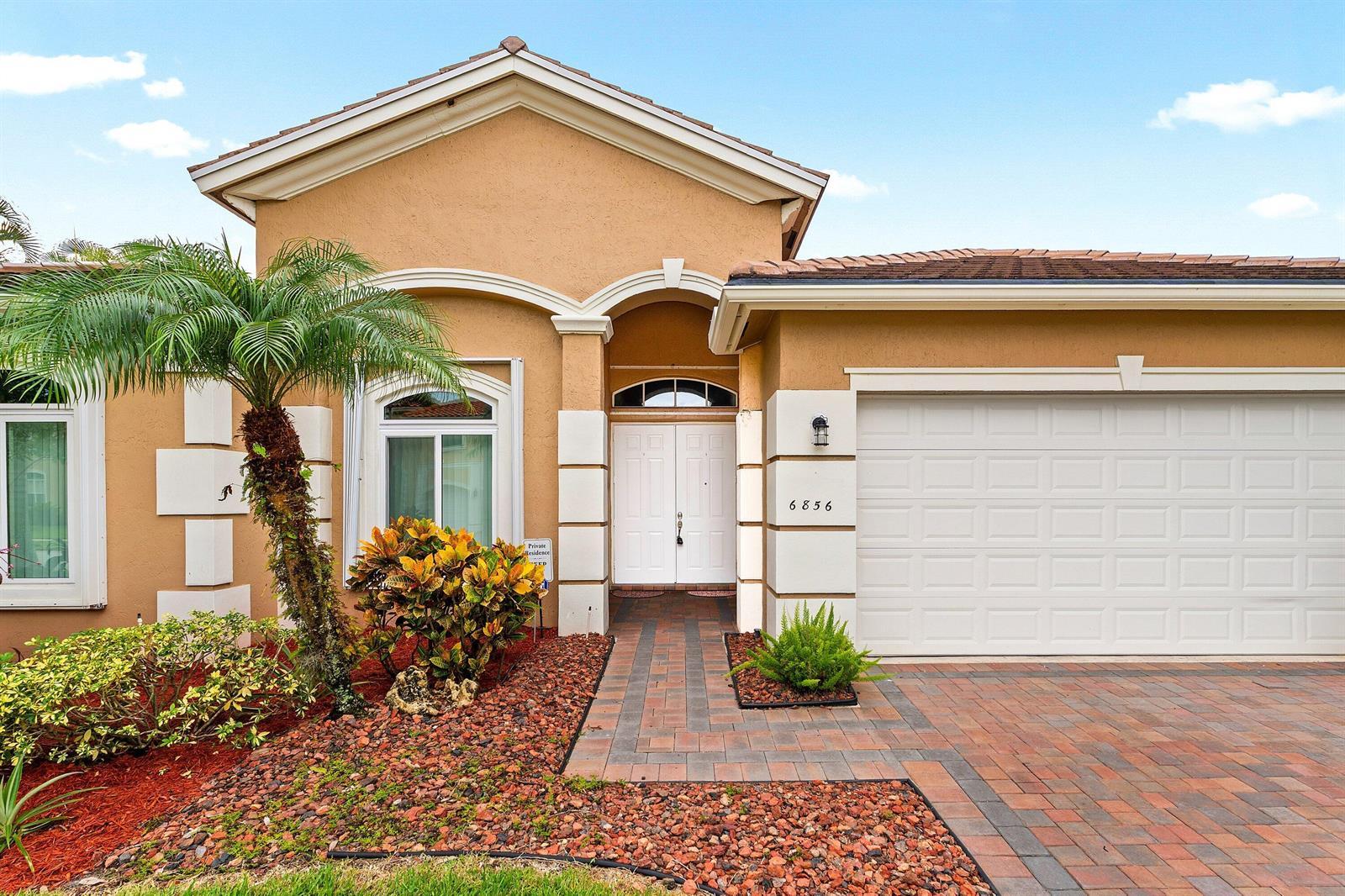 6856 HOULTON Circle, Lake Worth FL 33467 photo 4