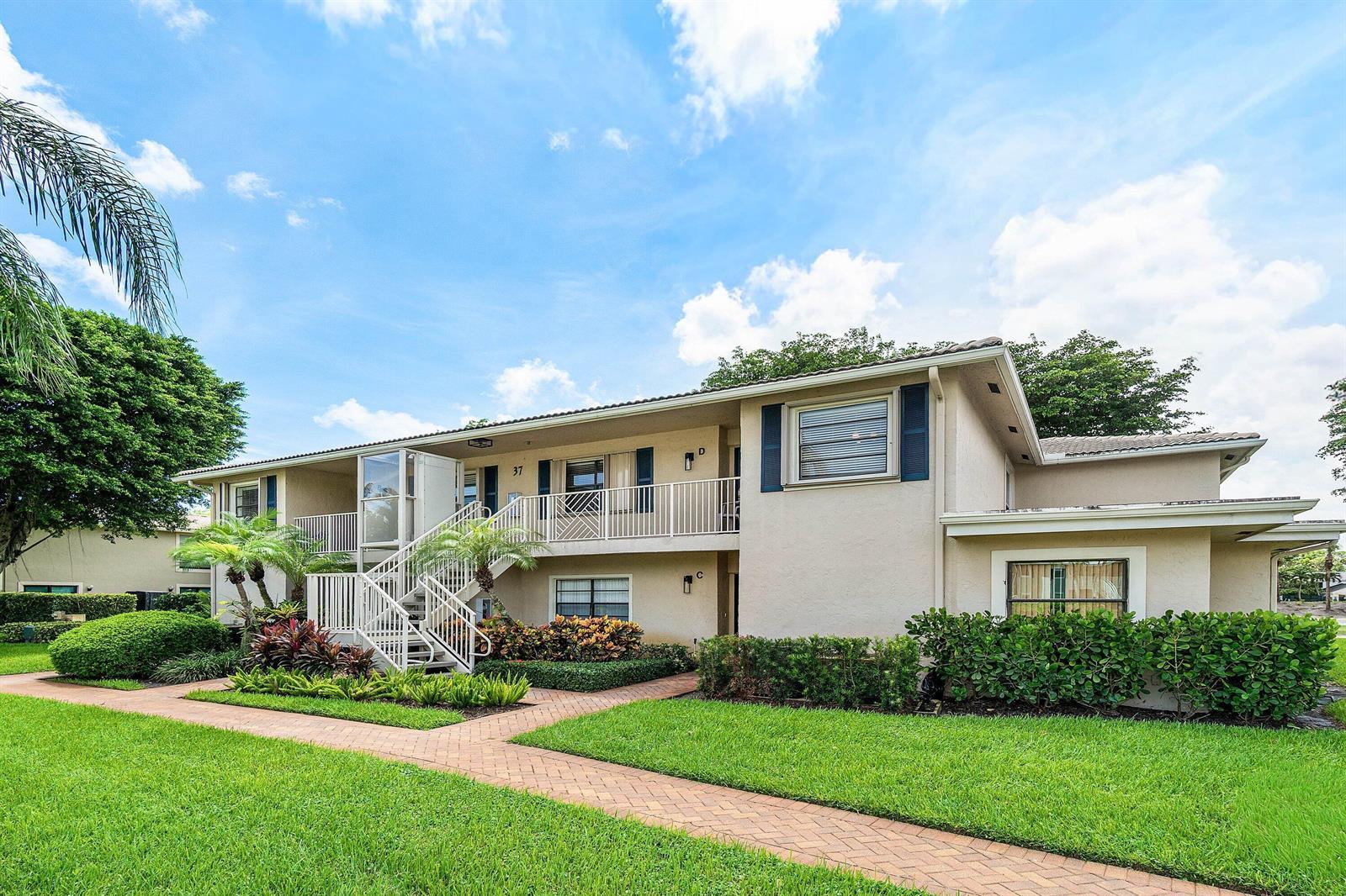 37 Stratford Lane W # D, Boynton Beach FL 33436 photo 2