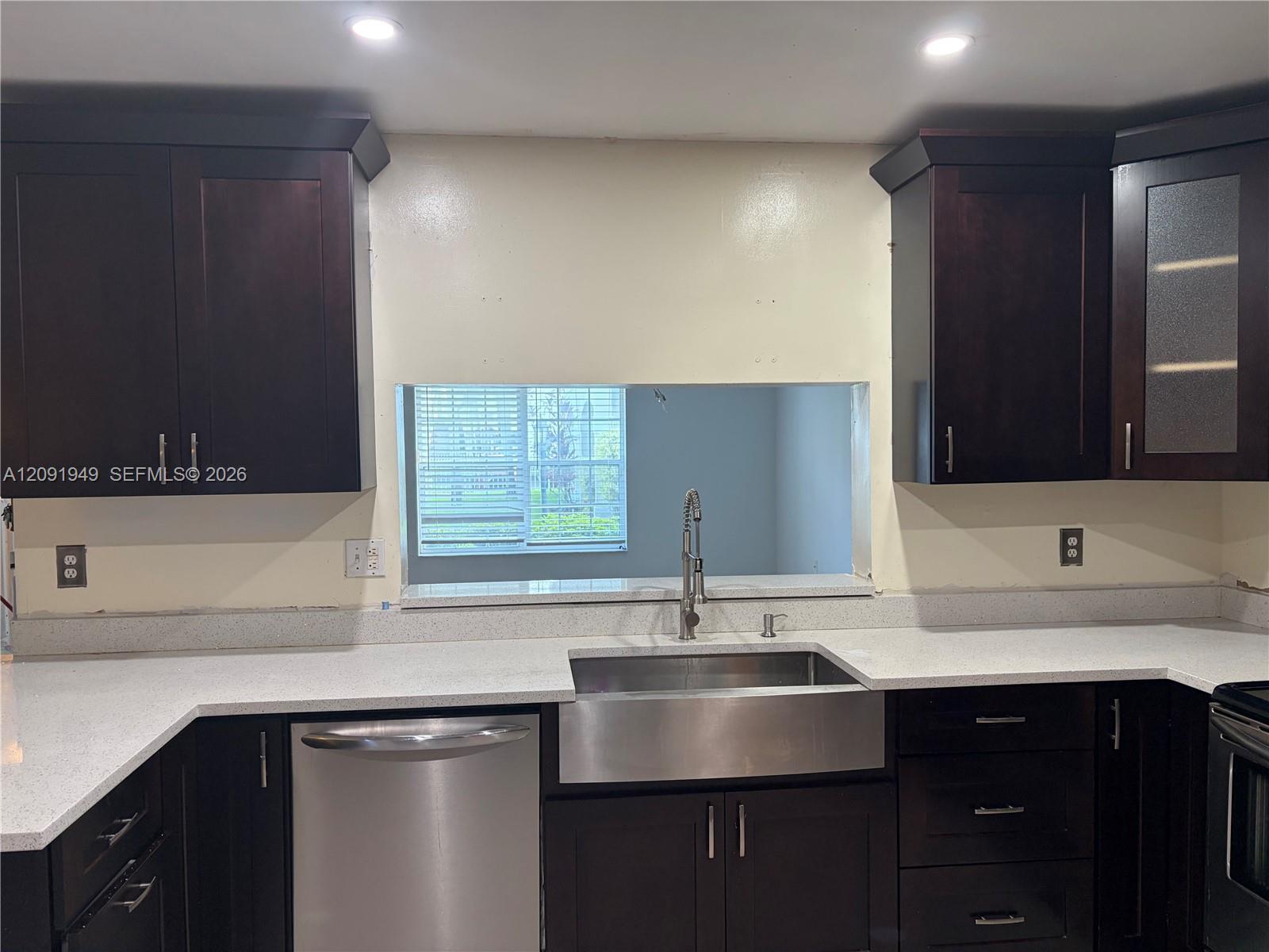 10837 NW 8th St, Pembroke Pines FL 33026 photo 2
