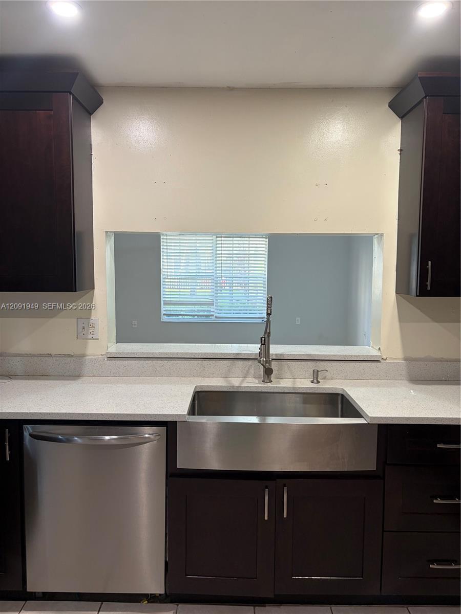 10837 NW 8th St, Pembroke Pines FL 33026 photo 3