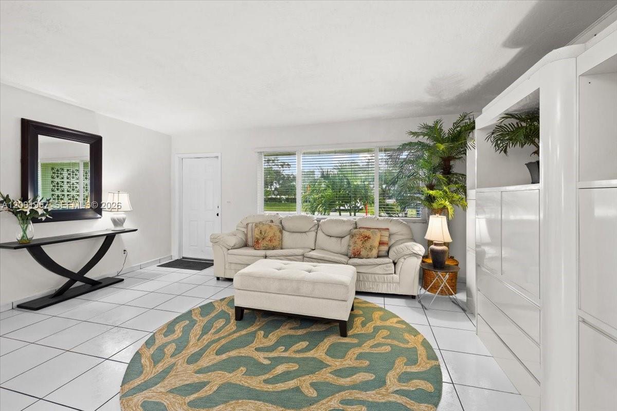 Pembroke Pines, FL 33023 photo 2