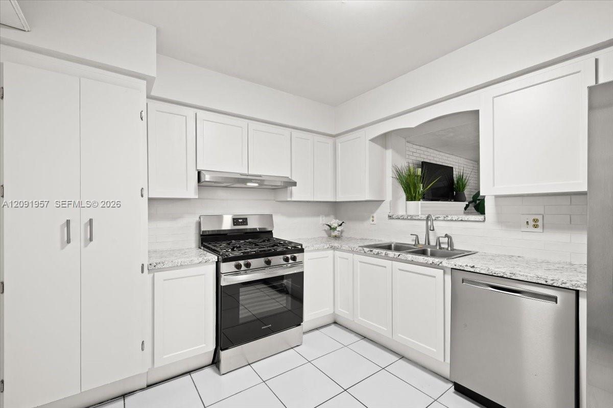 Pembroke Pines, FL 33023 photo 3