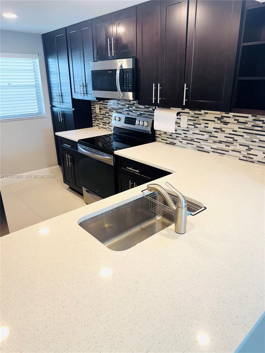 9340 Lagoon Pl # 205, Davie FL 33324 photo 5