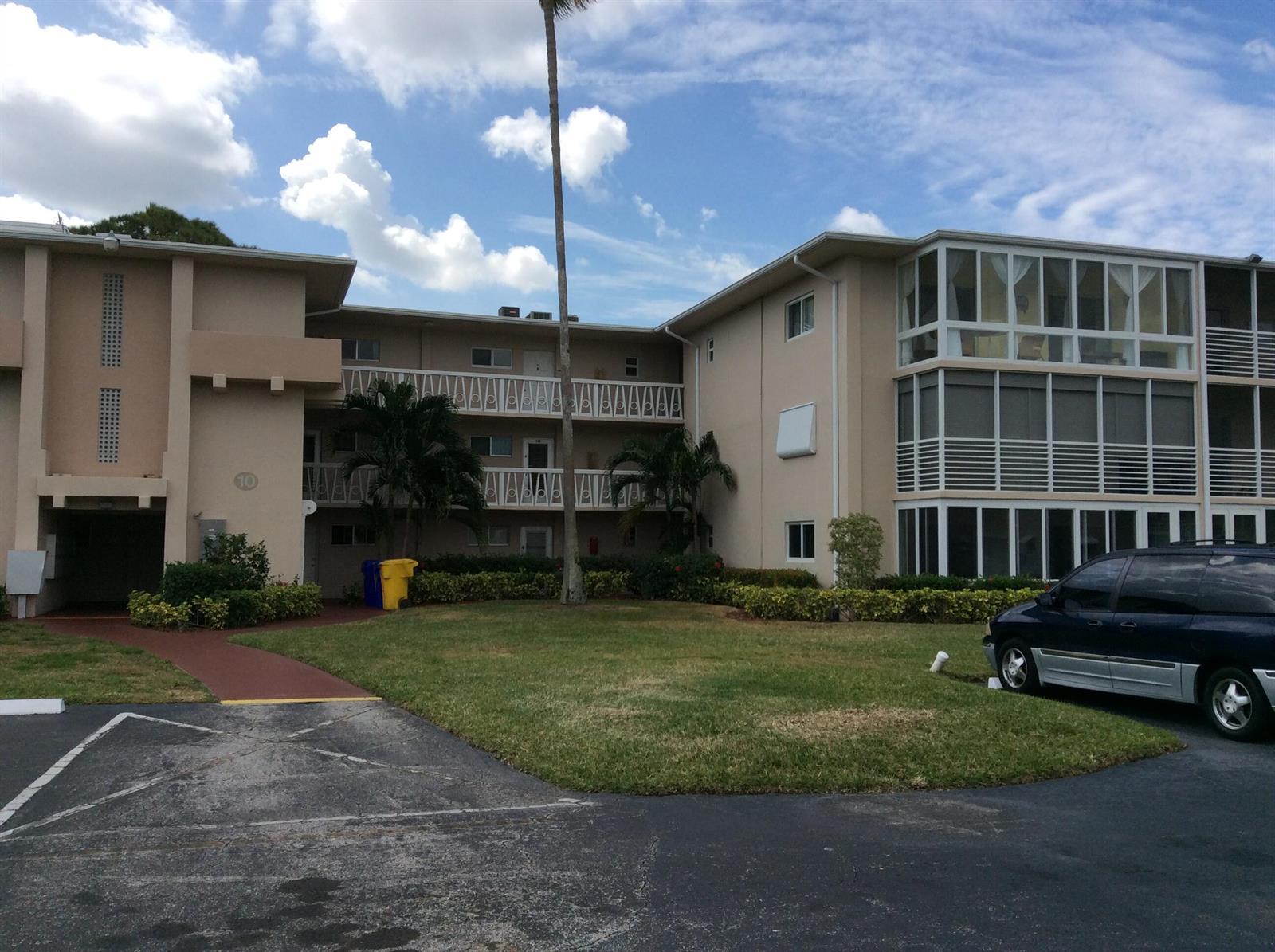 2562 GARDEN Drive N # 204, Lake Worth FL 33461