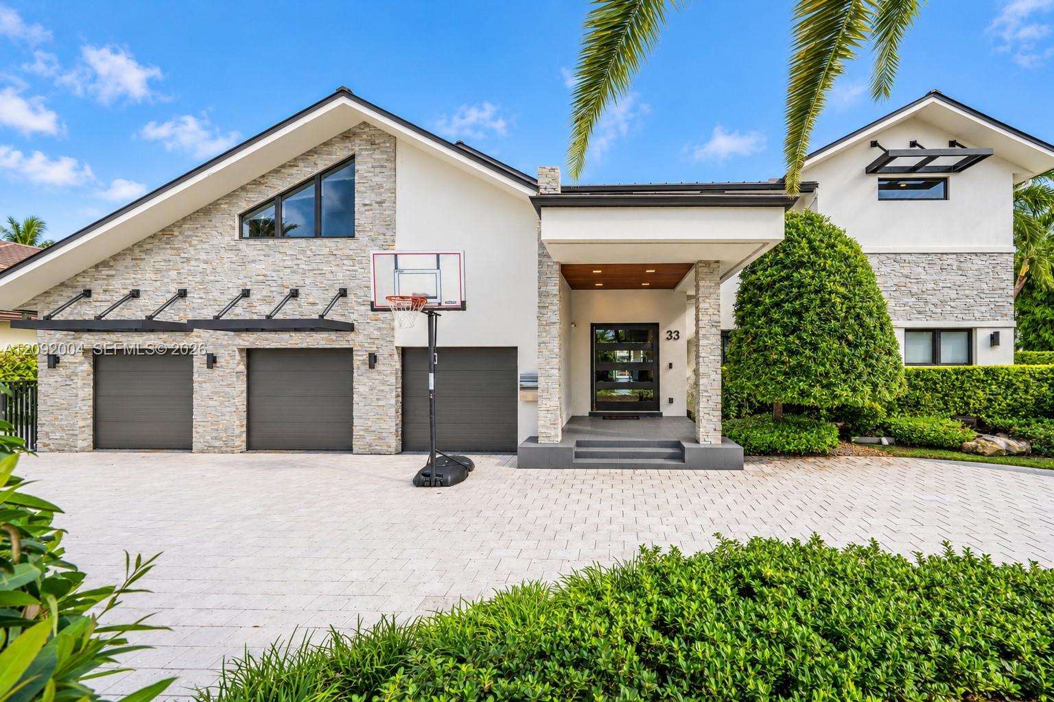 33 Pelican Dr, Fort Lauderdale FL 33301