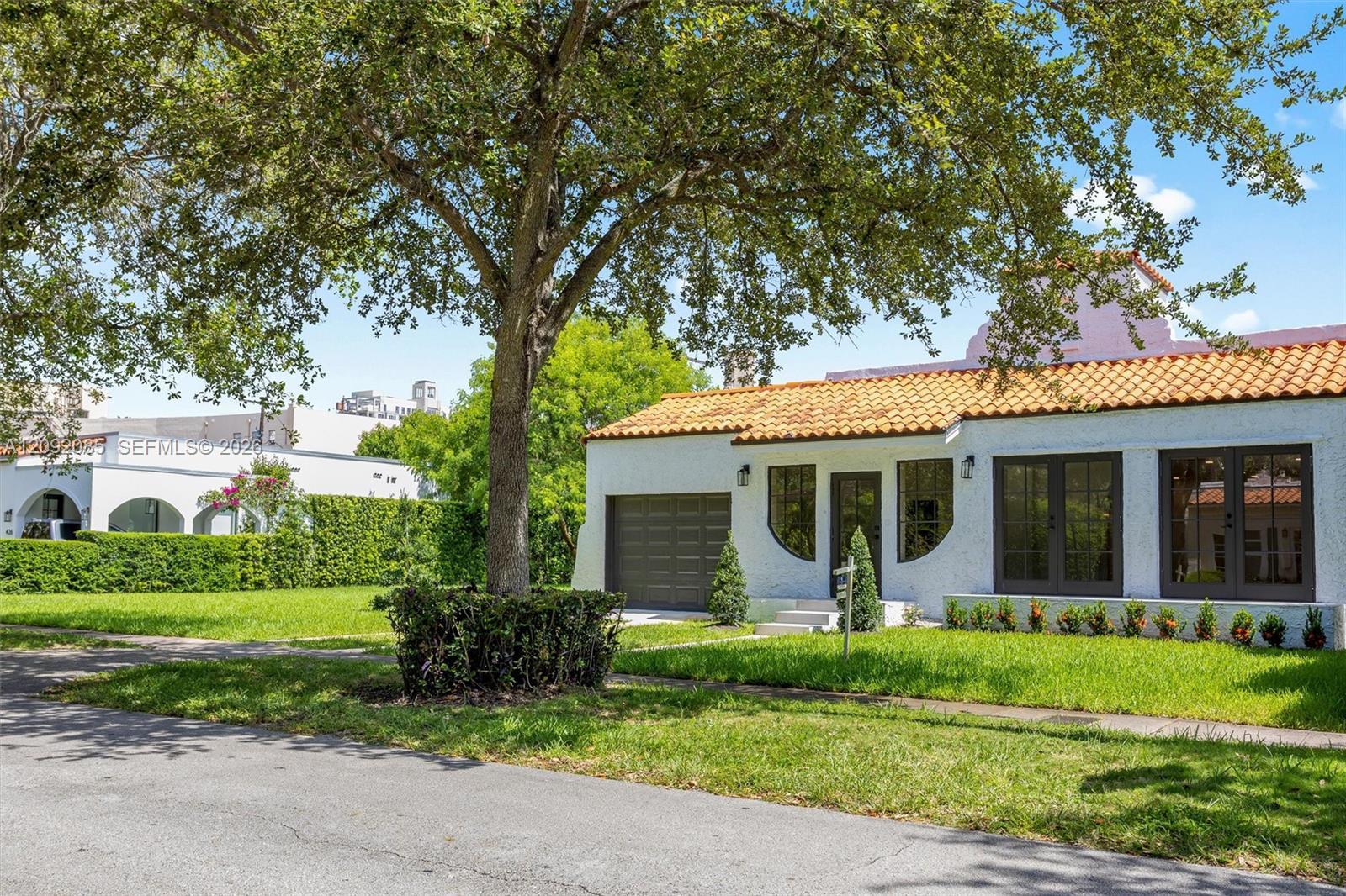 434 Aragon Ave, Coral Gables FL 33134 photo 2