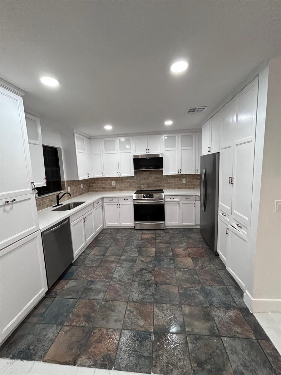 6105 BIRCH Drive, Fort Pierce FL 34982 photo 3