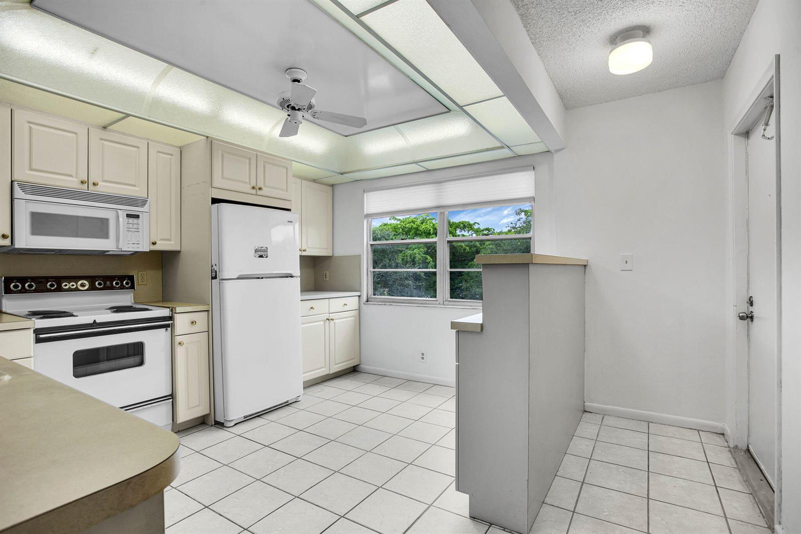 3002 Portofino Isle # M3, Coconut Creek FL 33066 photo 2