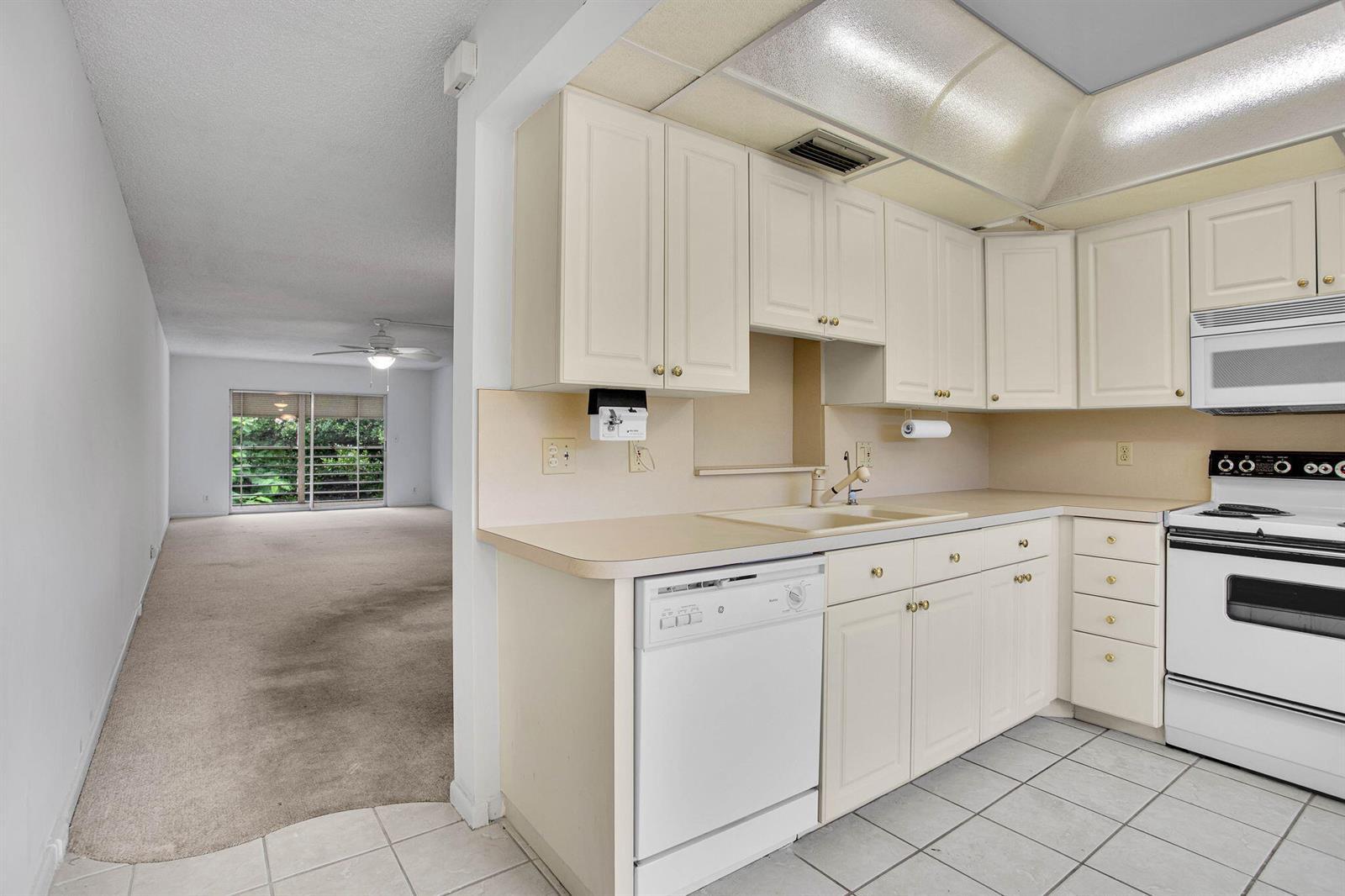 3002 Portofino Isle # M3, Coconut Creek FL 33066 photo 3