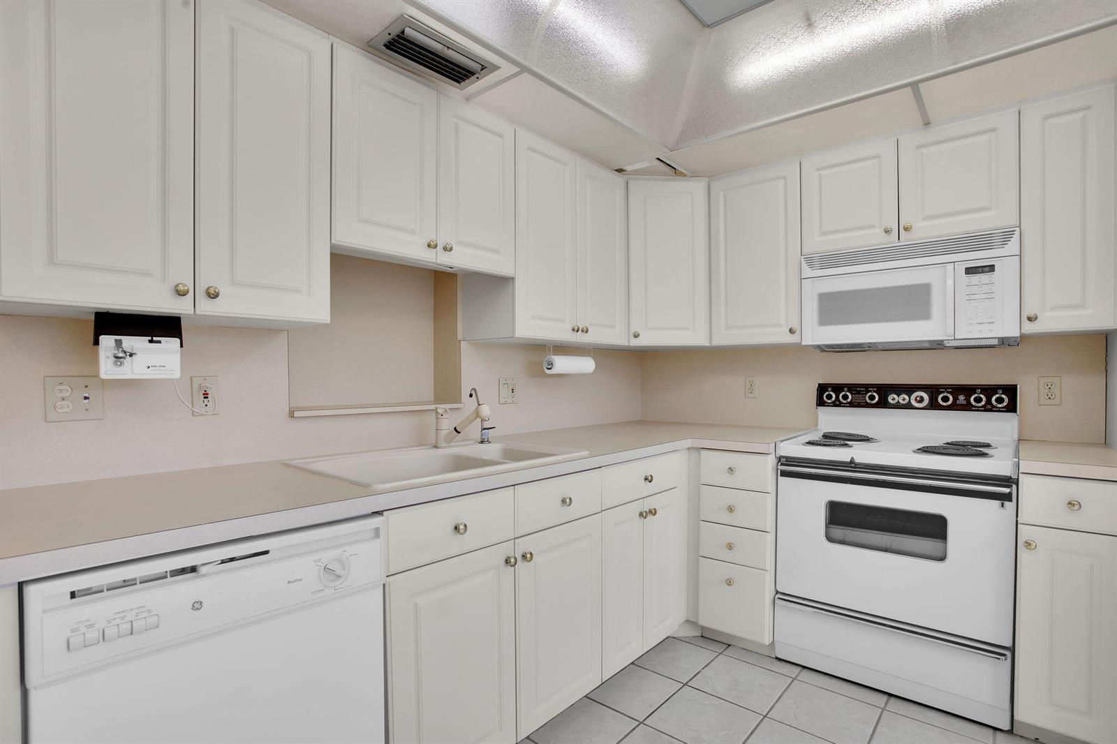 3002 Portofino Isle # M3, Coconut Creek FL 33066 photo 4